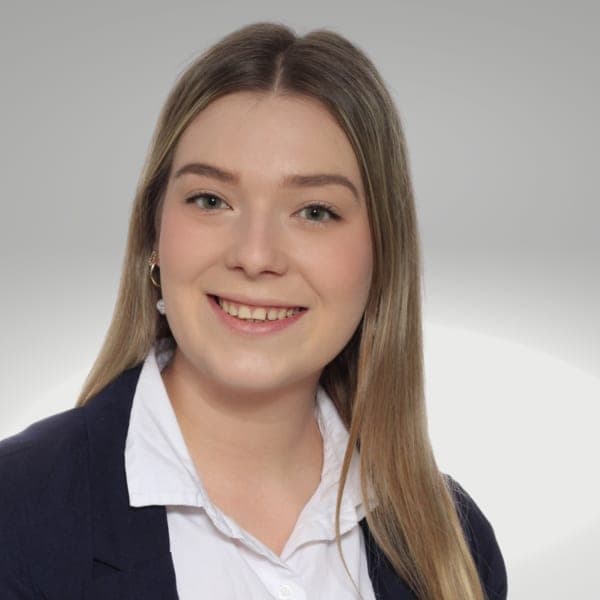 Porträt von Sophie Lenz, Kundenberaterin bei der ABV|MAKLER GmbH